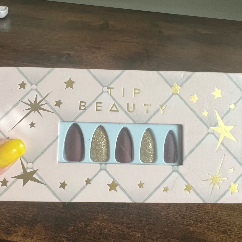 NIB maroon and gold press on nails